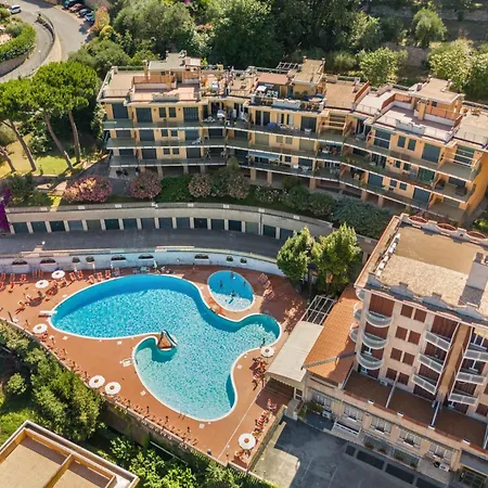 Hostdomus - Milano Mare Terrace * Pietra Ligure